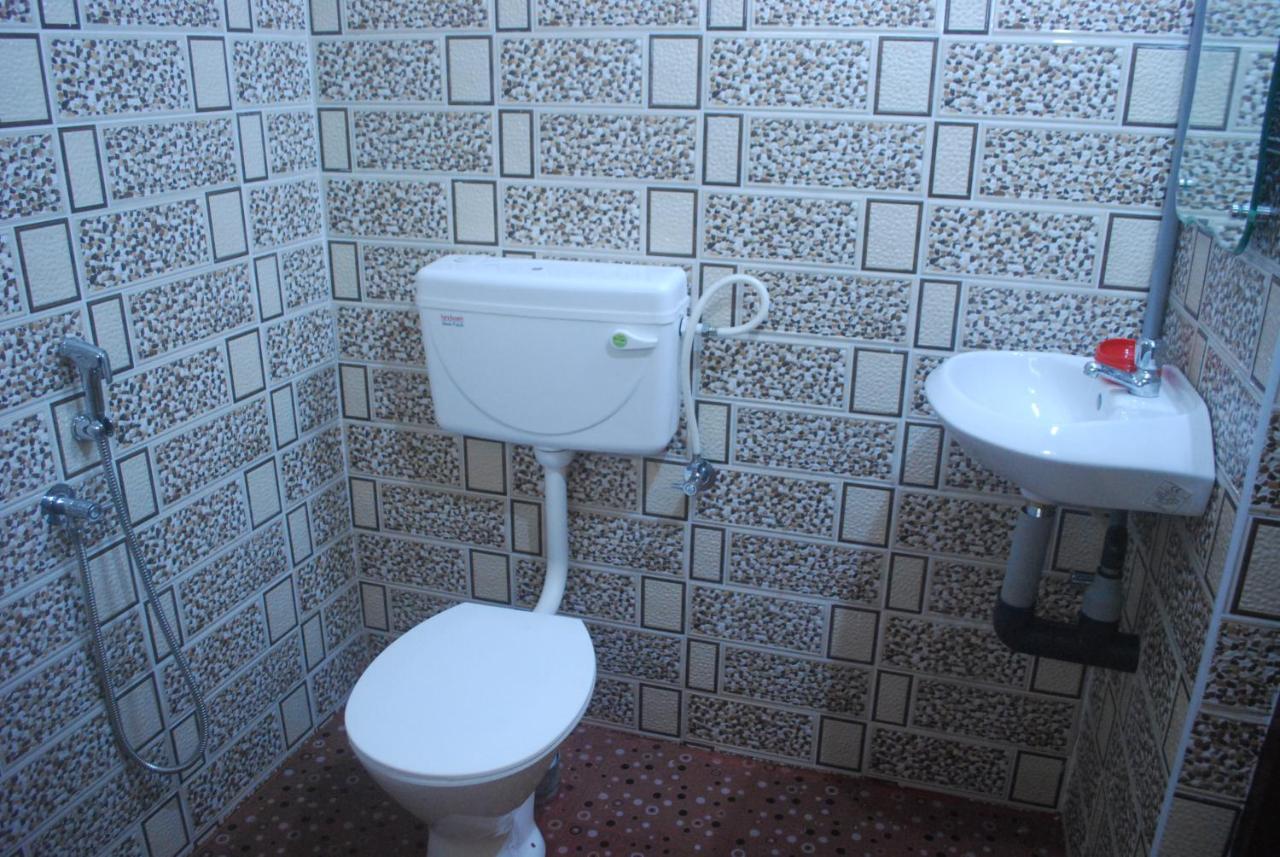 Hotel Jebasakthy Kanyakumari Exteriör bild