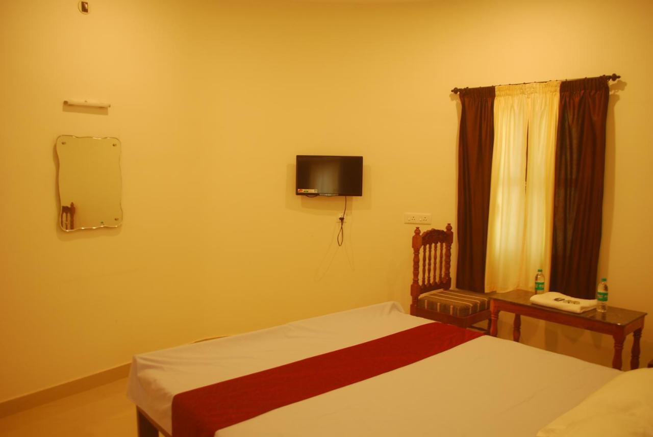 Hotel Jebasakthy Kanyakumari Exteriör bild