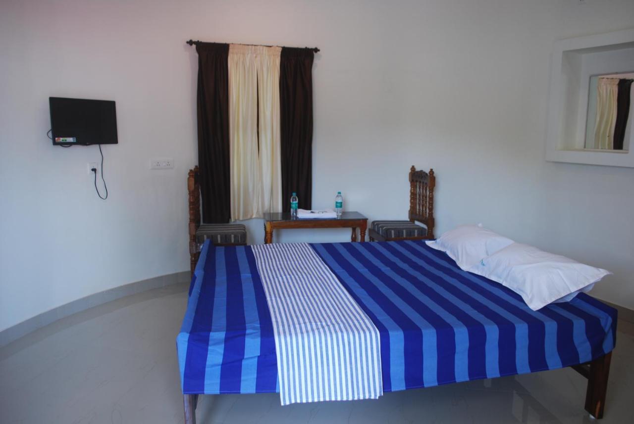 Hotel Jebasakthy Kanyakumari Exteriör bild